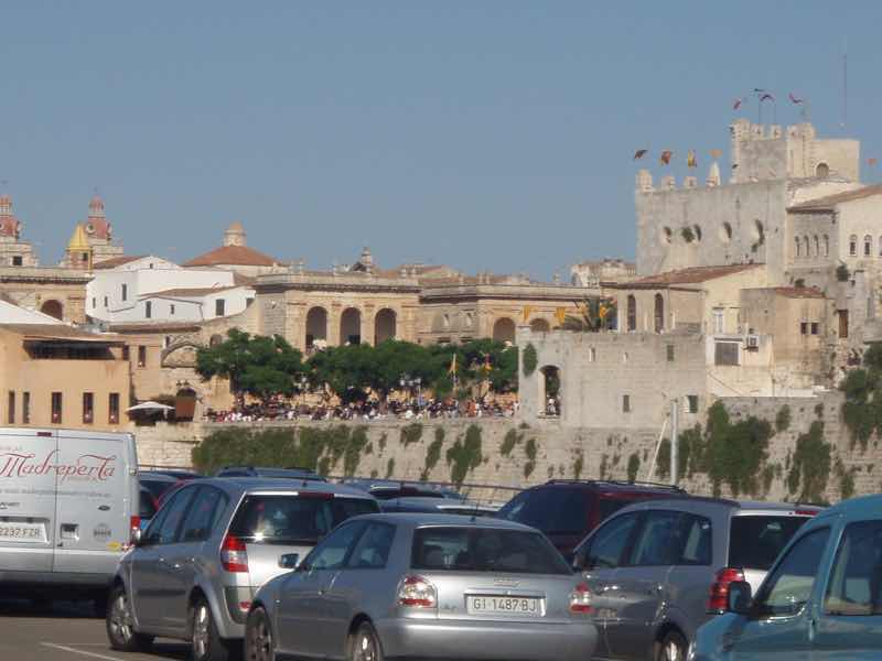 623メノルカ島Menorca サン•フアン祭「馬祭り」駐車場