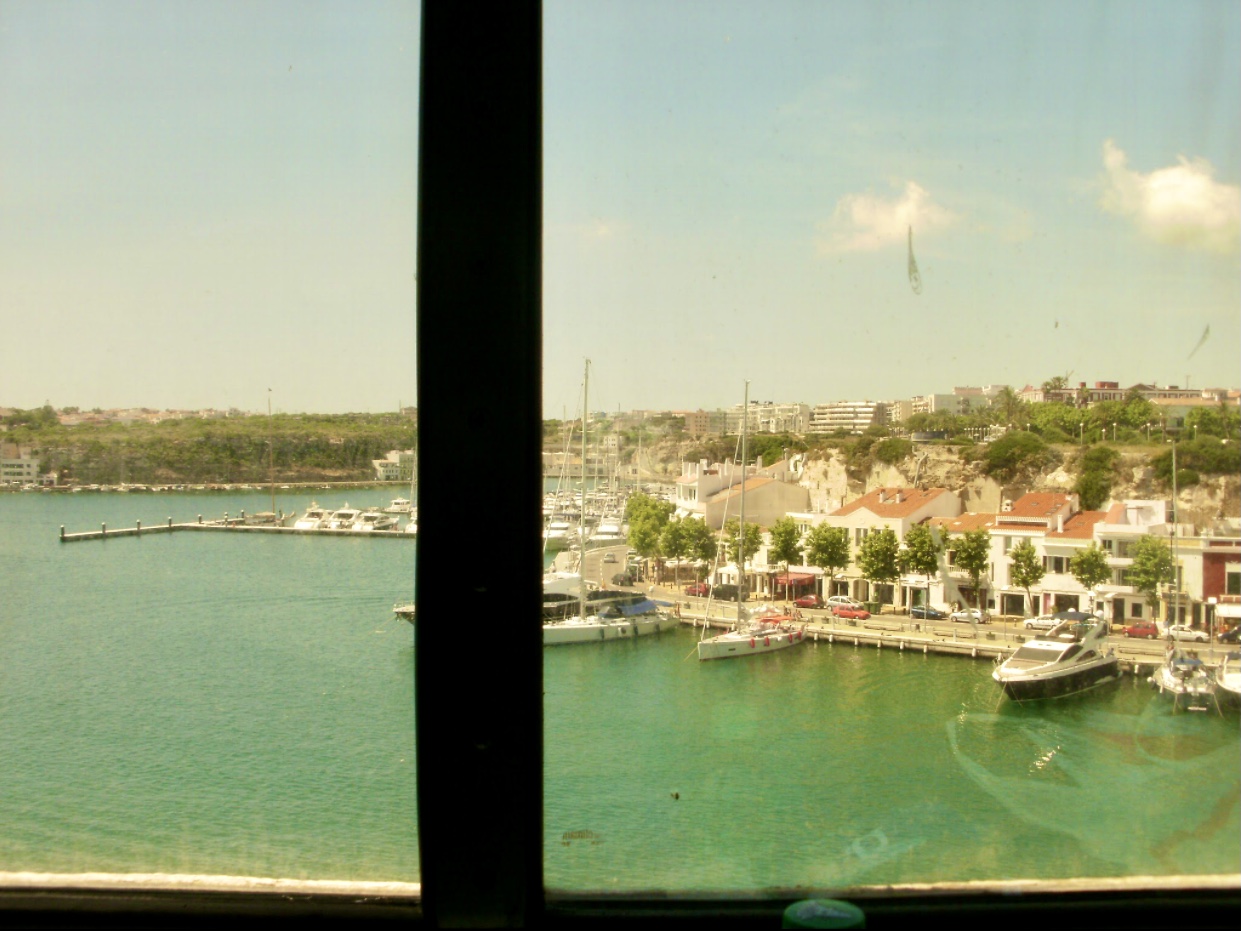 623メノルカ島 Menorca マホン船から島眺め