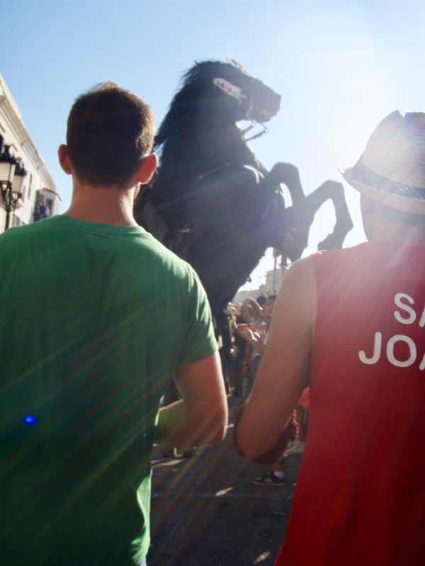 623メノルカ島 サン•フアン 馬祭り Menorca 馬　赤緑