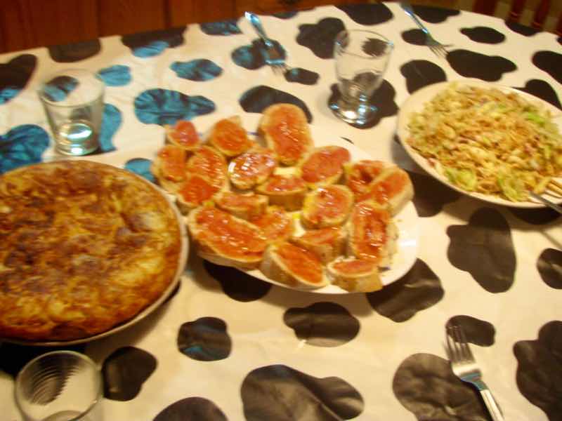 623スパニッシュオムレツ　トマトガーリックトースト