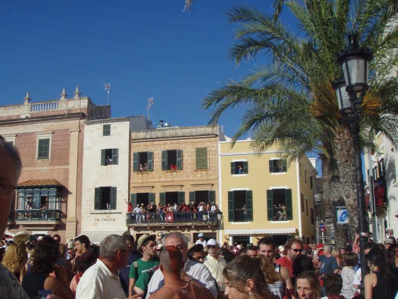 623メノルカ島 サン•フアン 馬祭り Menorca 広場群衆