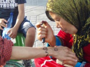 626モロッコ ヘナ 手首甲3途中