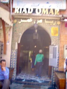 626モロッコ マラケシュ リヤドレストラン入り口