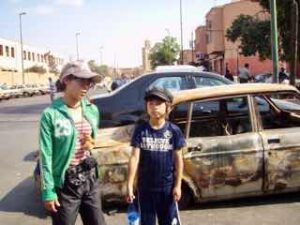 626モロッコ マラケシュ 壊れた車12