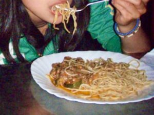 626バルセロナ アルベルゲ夕食パスタ