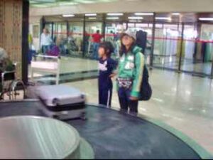 626カサブランカ空港 荷物まち カミーノ後子連れ旅