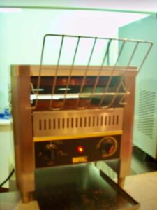 626バルセロナ アルベルゲ朝食 トースター