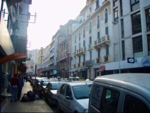 626モロッコ カサブランカ 街並み車駐車