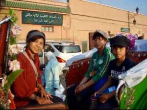 626マラケシュバザール 道 馬車 123