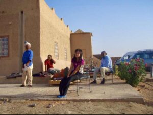 629 サハラ砂漠　ホテル前　1椅子