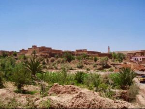 629モロッコ　土建物町　手前緑化