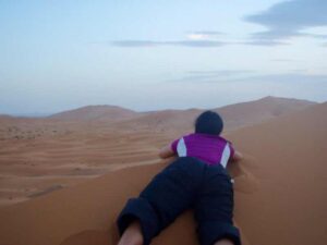 629 サハラ砂漠　砂山夕焼けのぞく1