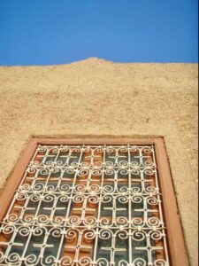 629 サハラ砂漠　ホテル窓