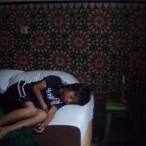 629 マラケシュ　リヤドソファ2昼寝