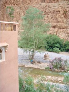 629モロッコ　道沿いホテル下川