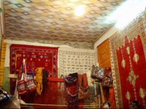 629モロッコ　絨毯売り室内