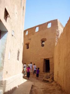 629モロッコ　メディナ絨毯ハウス入り口行き