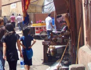 629 マラケシュ　お土産木彫り1